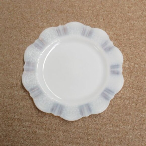 MacBeth Evans Depression Glass White AMERICAN SWEETHEART 9 Inch Lunch Plate - Picture 1 of 3